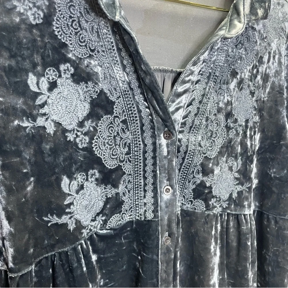 ANDREE BY UNIT Black Velvet Top - Picture 2 of 6